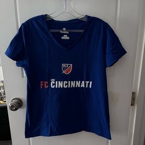 FC Cincinnati V-neck T-shirt